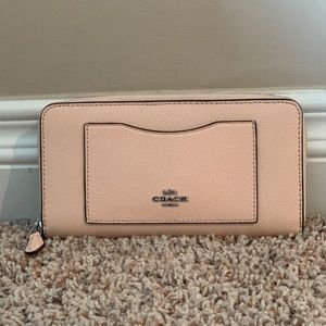 COACH Zip Around Wallet - Light Pink